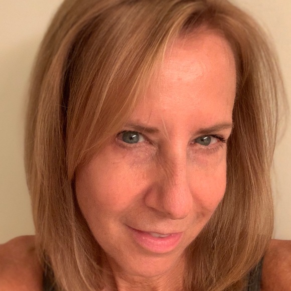 Meet your Posher, Lori - Picture 1 of 1